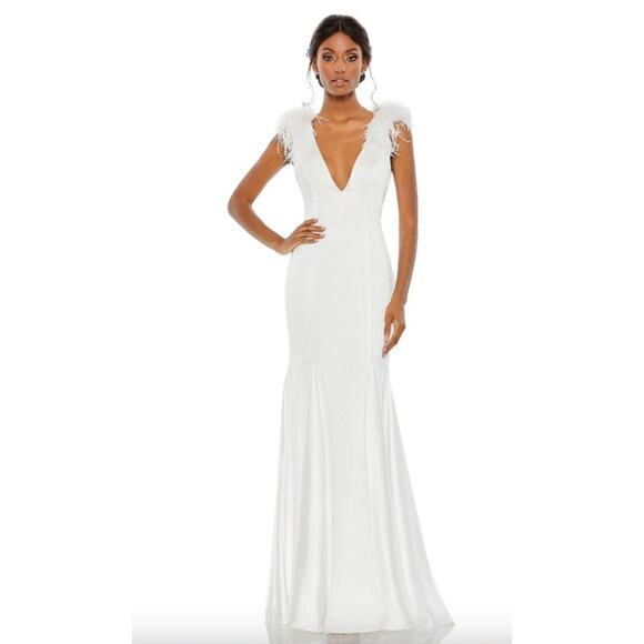 MAC DUGGAL Dress Size 8 Evening Gown NEW White Feather Shoulder V-Neck Column - Picture 1 of 10